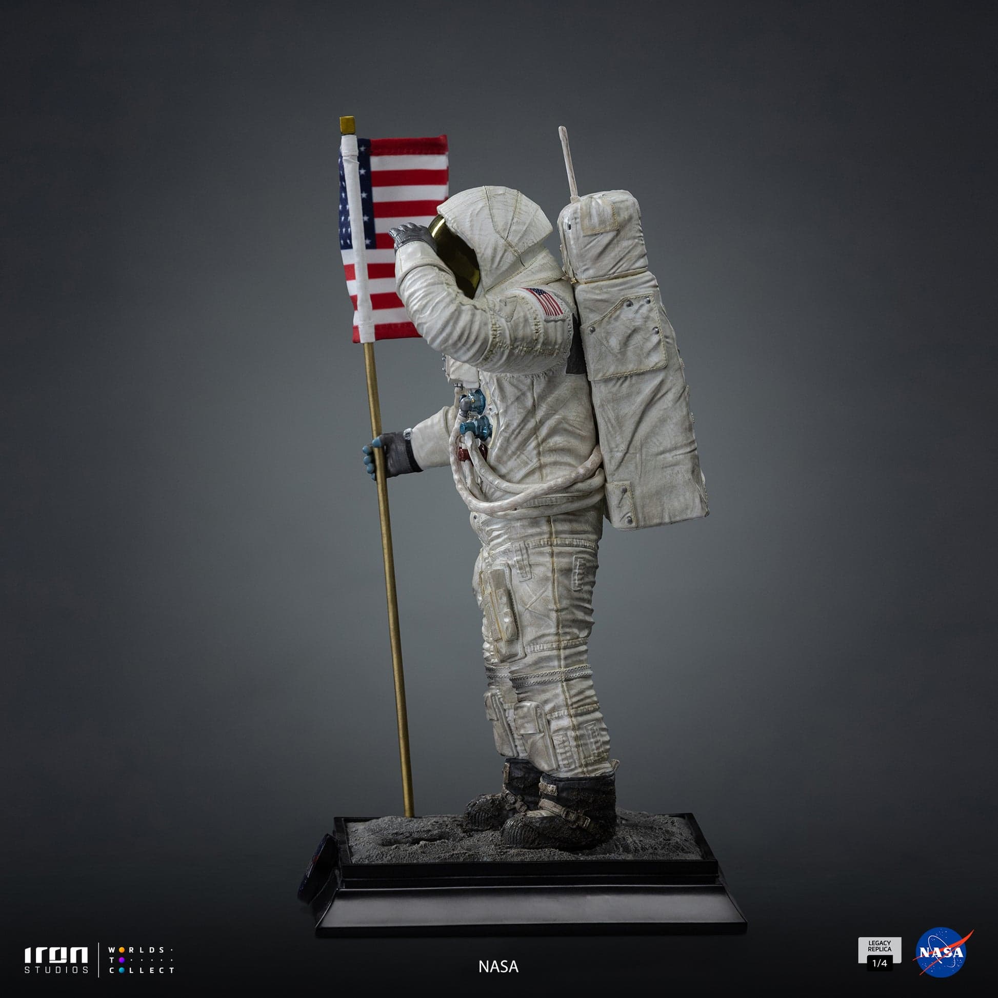Apollo 11 Astronaut - Vue 4