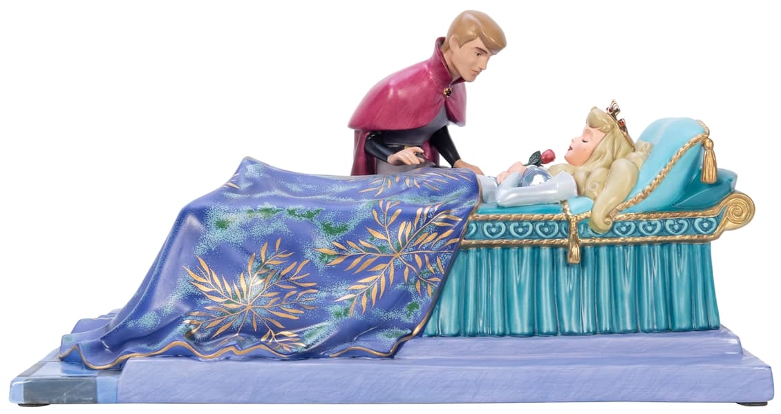 WDCC Sleeping Beauty Love’s First Kiss - Vue 3